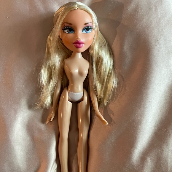 (SOLD) Campfire Cloe (2005) | Bratz - Picture 7 of 14